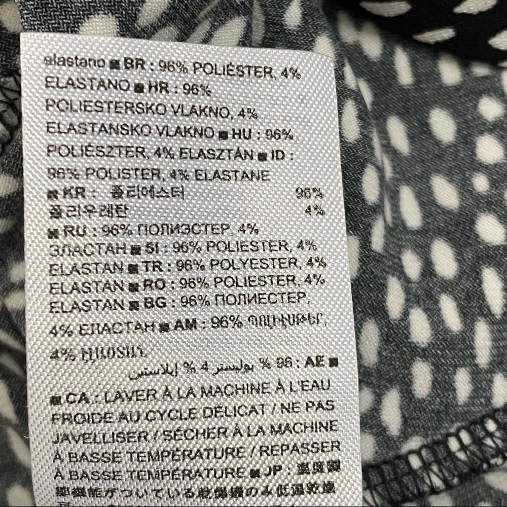 BANANA REPUBLIC Black and White Print Blouse - Picture 6 of 6